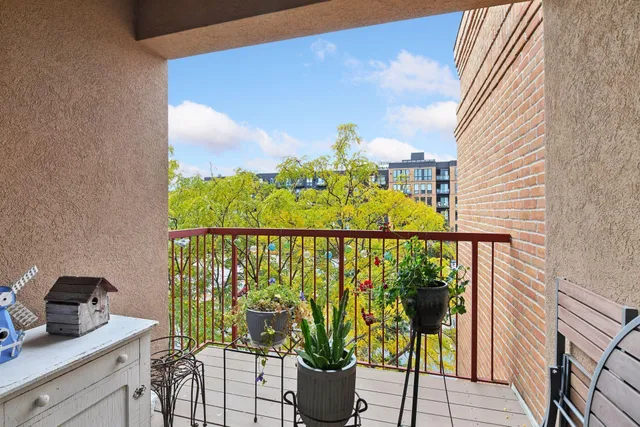$2,595 | 675 North 1st Street, Unit 402, Minneapolis, MN 55401