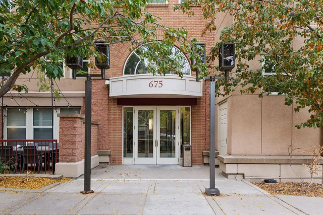 $2,595 | 675 North 1st Street, Unit 402, Minneapolis, MN 55401