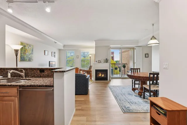 $2,595 | 675 North 1st Street, Unit 402, Minneapolis, MN 55401