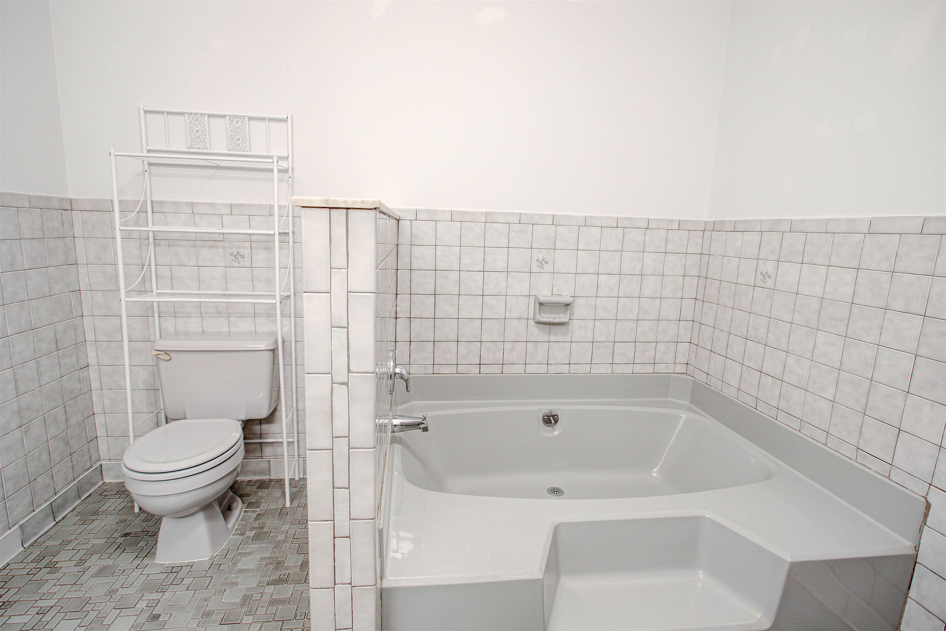 21 Atlantic Oaks Circle St. Augustine, FL 32080 - Photo 16 of 21 a bathroom with a toilet and a shower