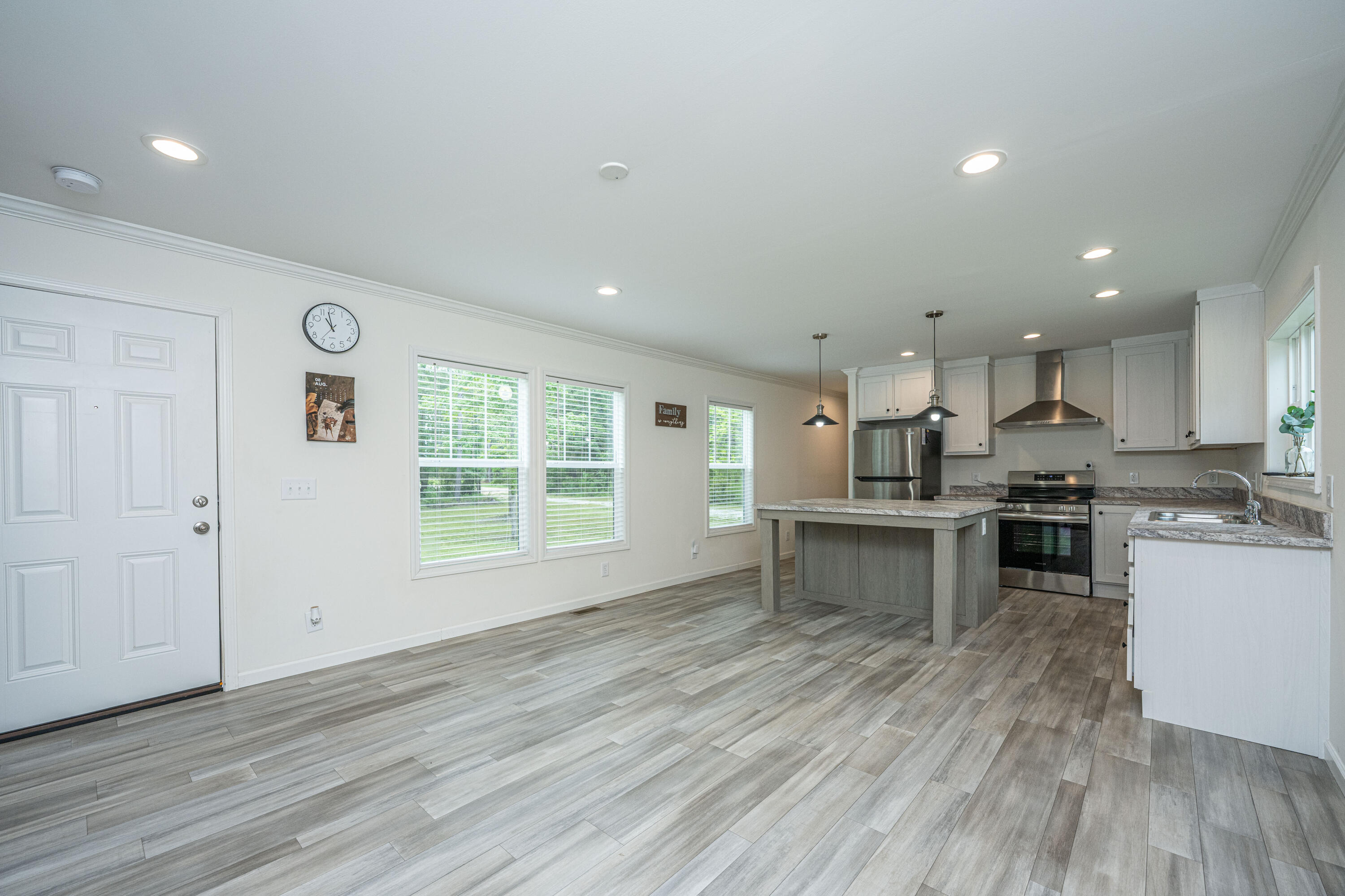 204 Wyman Road Eutawville, SC 29048 - Photo 16 of 40 Living Room/Kitchen