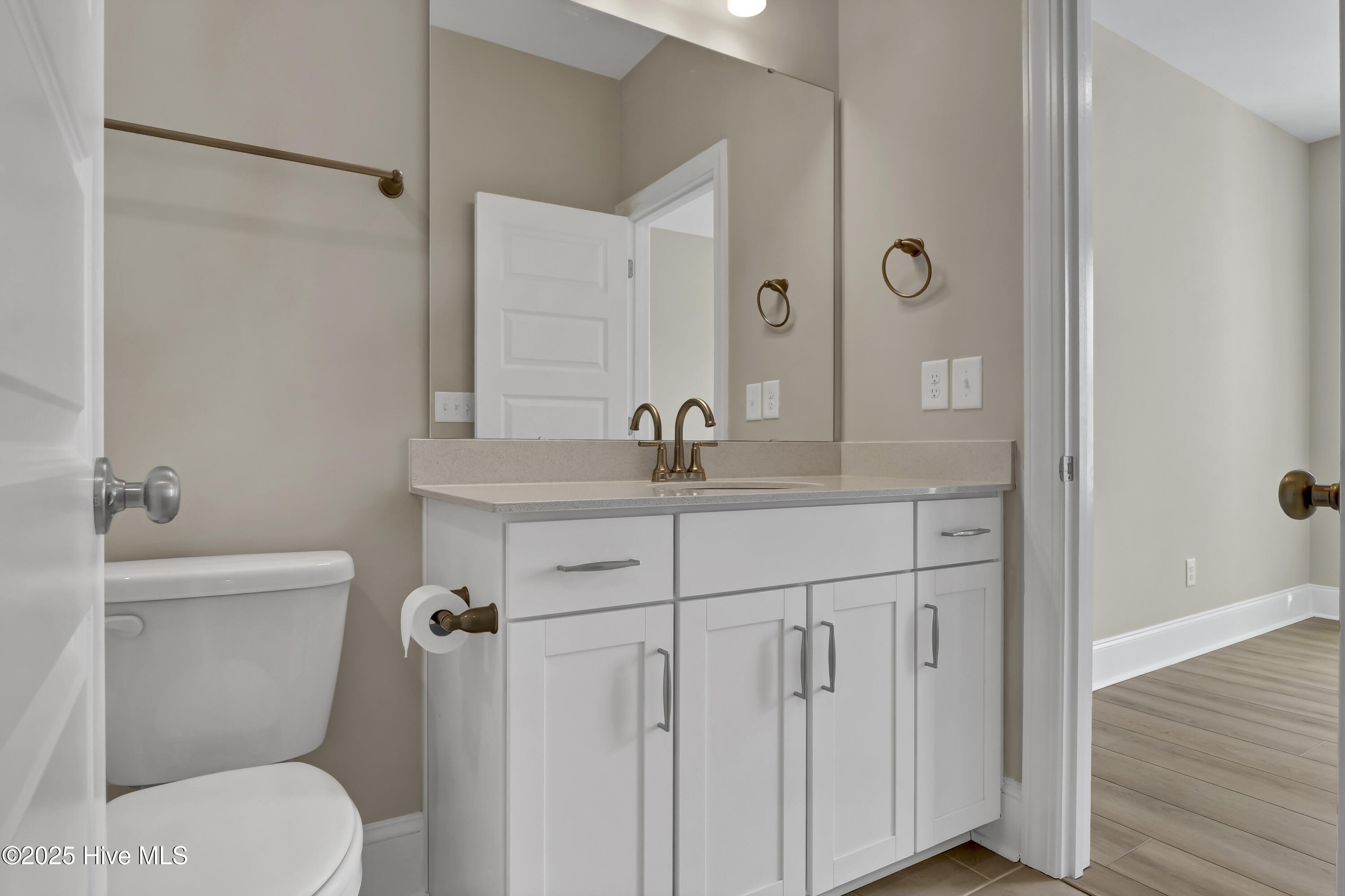 102 Planters Walk Hampstead, NC 28443 - Photo 17 of 52 Guest Bathroom 1