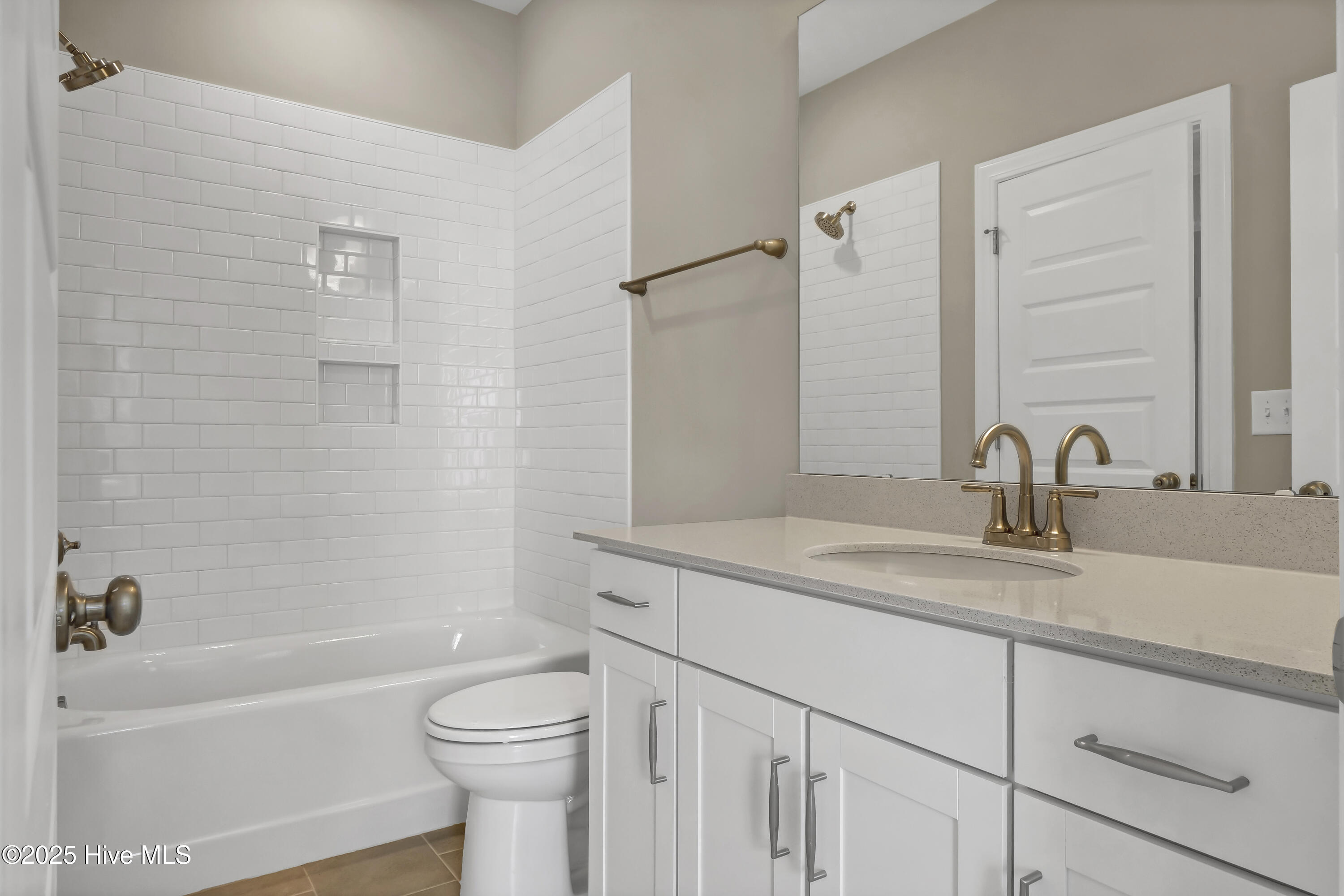 102 Planters Walk Hampstead, NC 28443 - Photo 18 of 52 Guest Bathroom 2