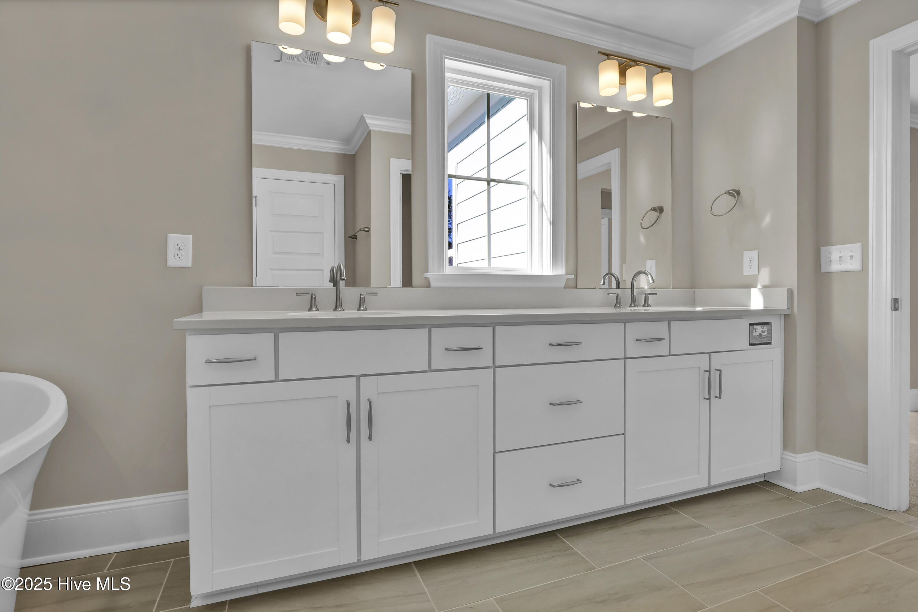 102 Planters Walk Hampstead, NC 28443 - Photo 33 of 52 Primary Bathroom 2