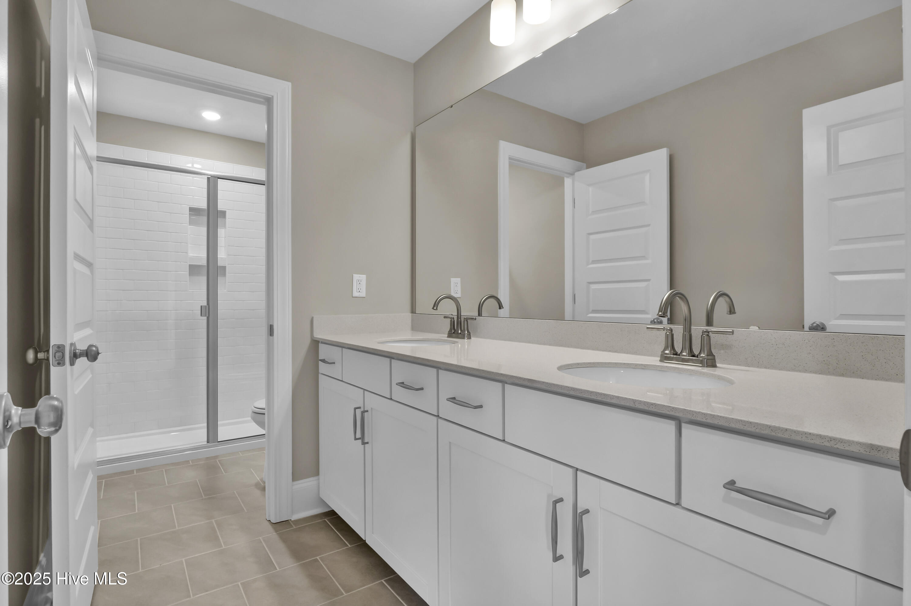 102 Planters Walk Hampstead, NC 28443 - Photo 37 of 52 Upstairs Bathroom 1