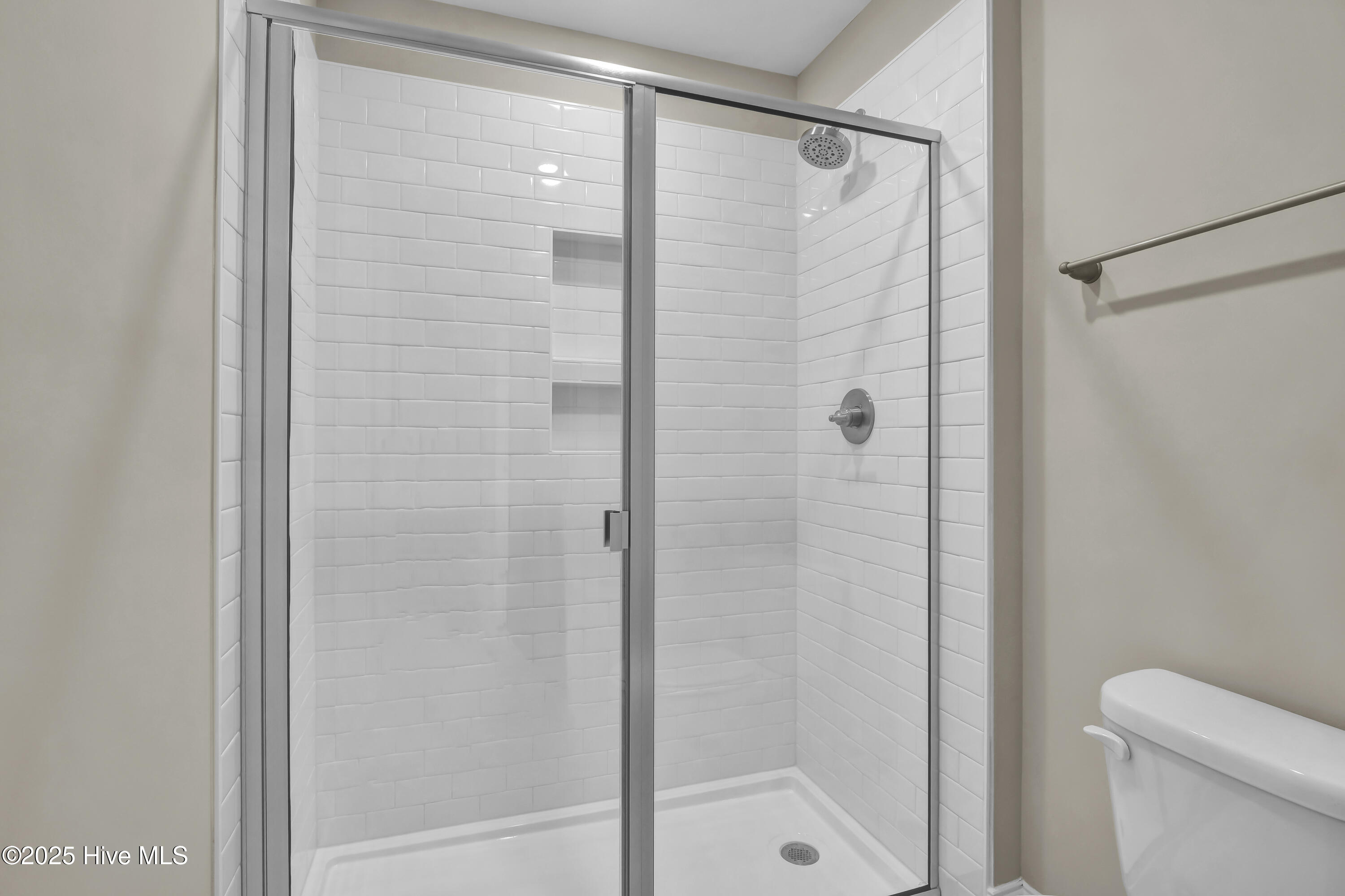 102 Planters Walk Hampstead, NC 28443 - Photo 38 of 52 Upstairs Bathroom 2