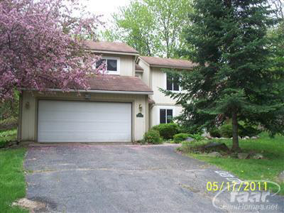 10090 Denton Hill Road Fenton, MI 48430 - Photo 1 of 11 20208748.JPG