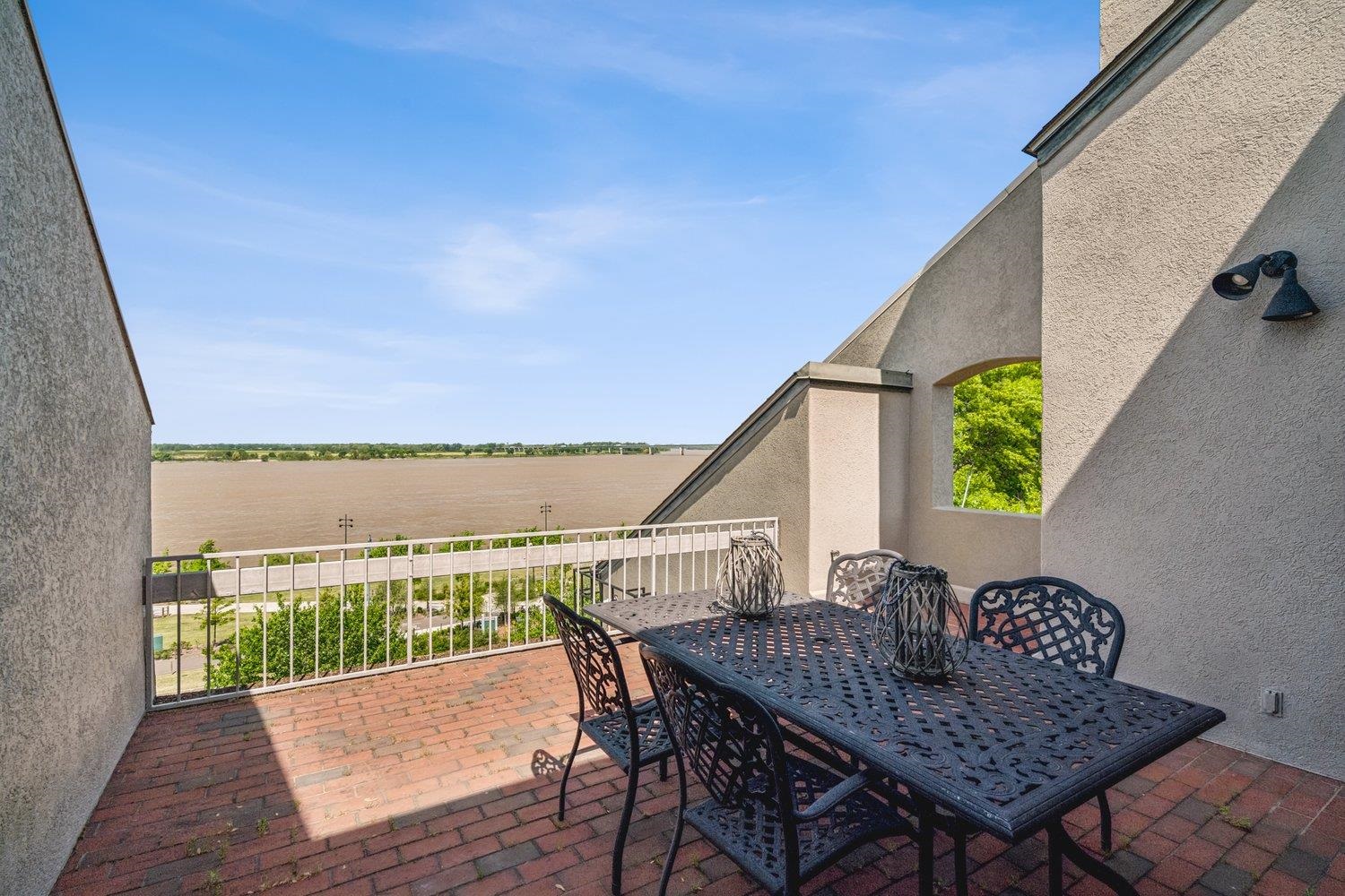 335 Riverbluff Place, Unit 2 Memphis, TN 38103 - Photo 19 of 21 a terrace with outdoor seating and city view