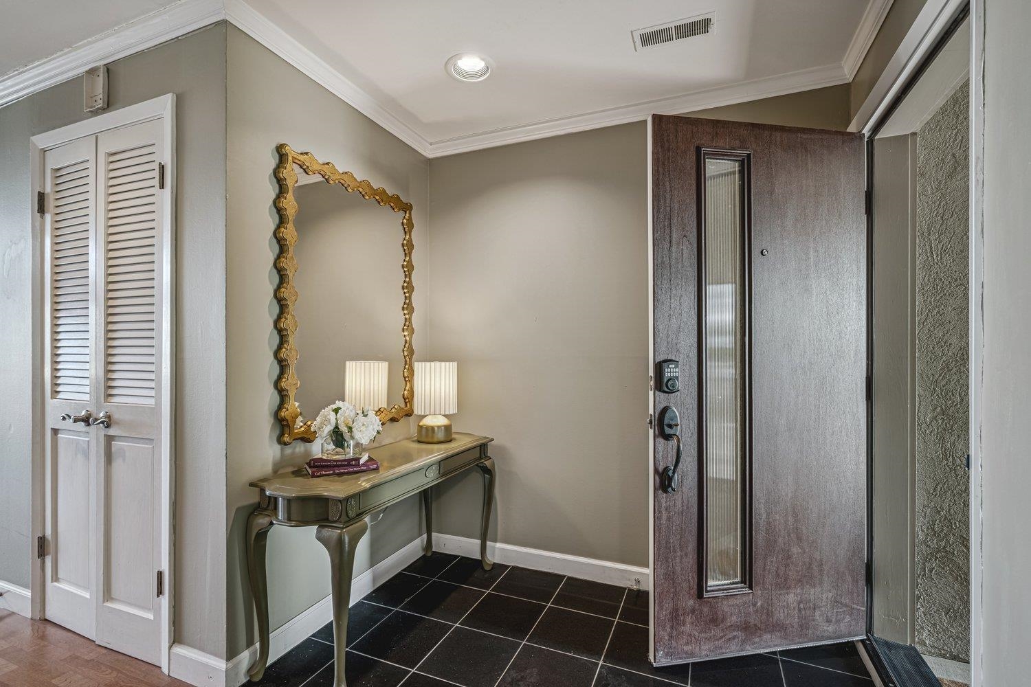 335 Riverbluff Place, Unit 2 Memphis, TN 38103 - Photo 2 of 21