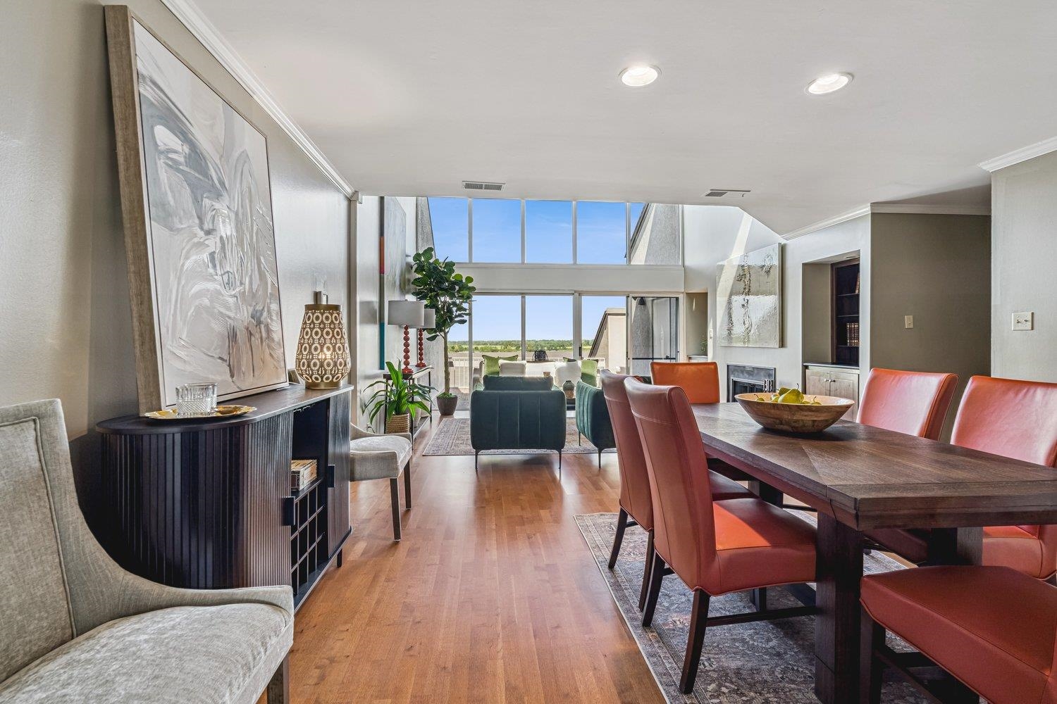 335 Riverbluff Place, Unit 2 Memphis, TN 38103 - Photo 7 of 21 a view of a dining room with furniture