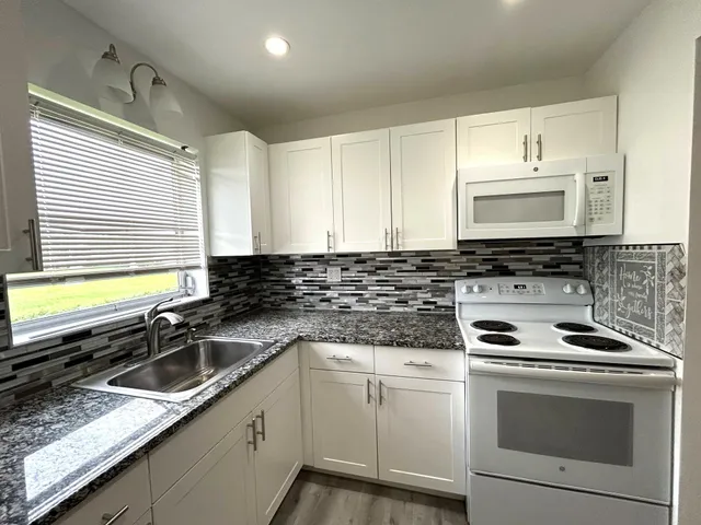 $1,425 | 2723 Dudley Drive West, Unit G, West Palm Beach, FL 33415