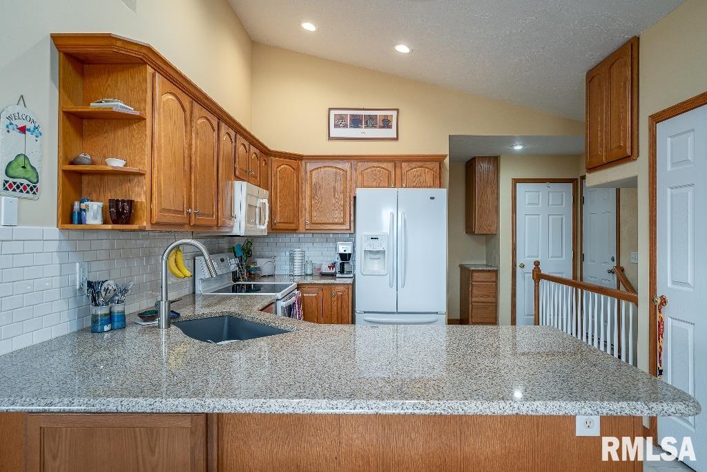 5649 Red Fox Road Bettendorf, IA 52722 - Photo 6 of 22 Gallery Image 6