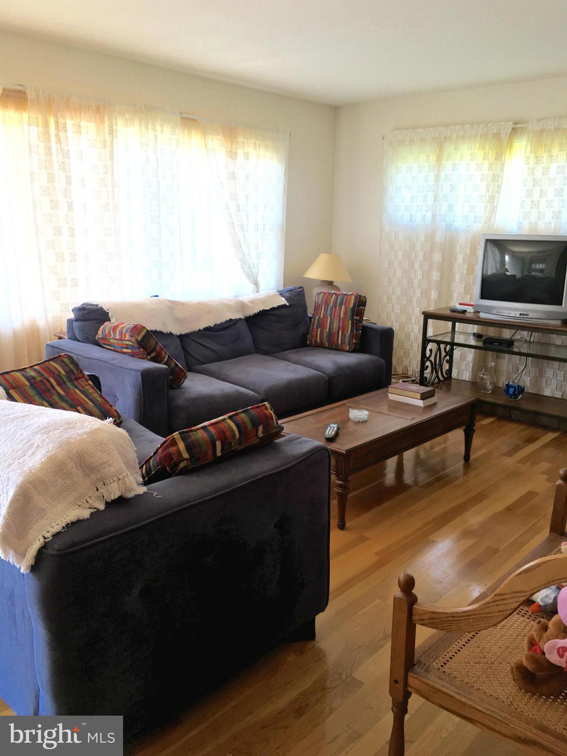 1012 Hallimont Road Catonsville, MD 21228 - Photo 2 of 21 Living Room