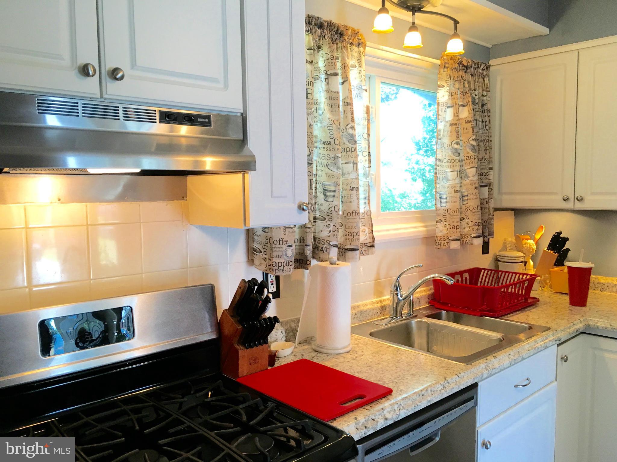 1012 Hallimont Road Catonsville, MD 21228 - Photo 10 of 21 Kitchen