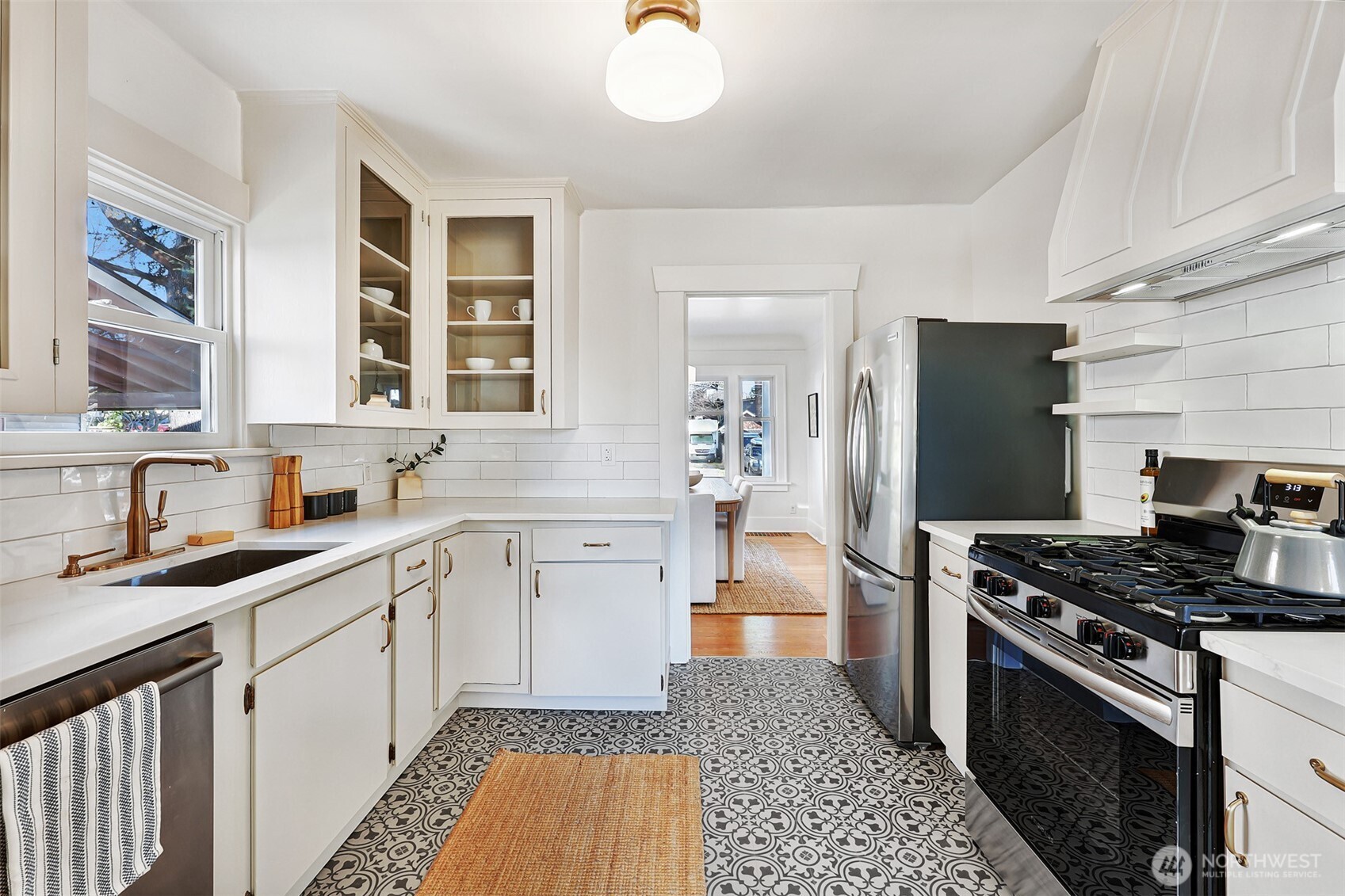 6727 6th Avenue Northwest Seattle, WA 98117 - Photo 8 of 34