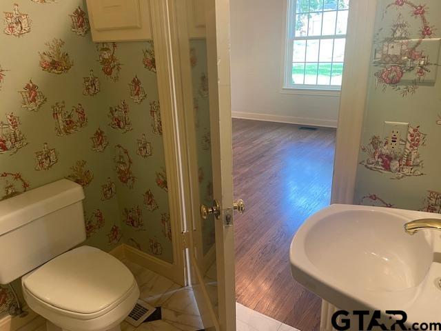 114 East 2nd Street Tyler, TX 75701 - Photo 7 of 48 a bathroom with a toilet and a sink