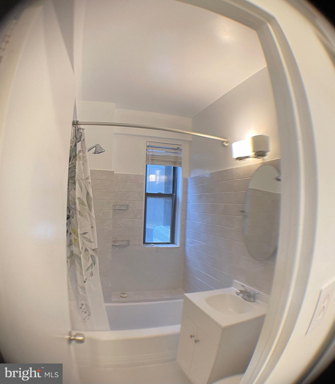 1 Scott Circle Northwest, Unit 118 Washington, DC 20036 - Photo 27 of 35 a bathroom with a bathtub and a shower