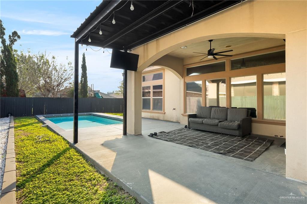 1014 Hill Country Road Edinburg, TX 78539 - Photo 22 of 31 a living room with couch and a table