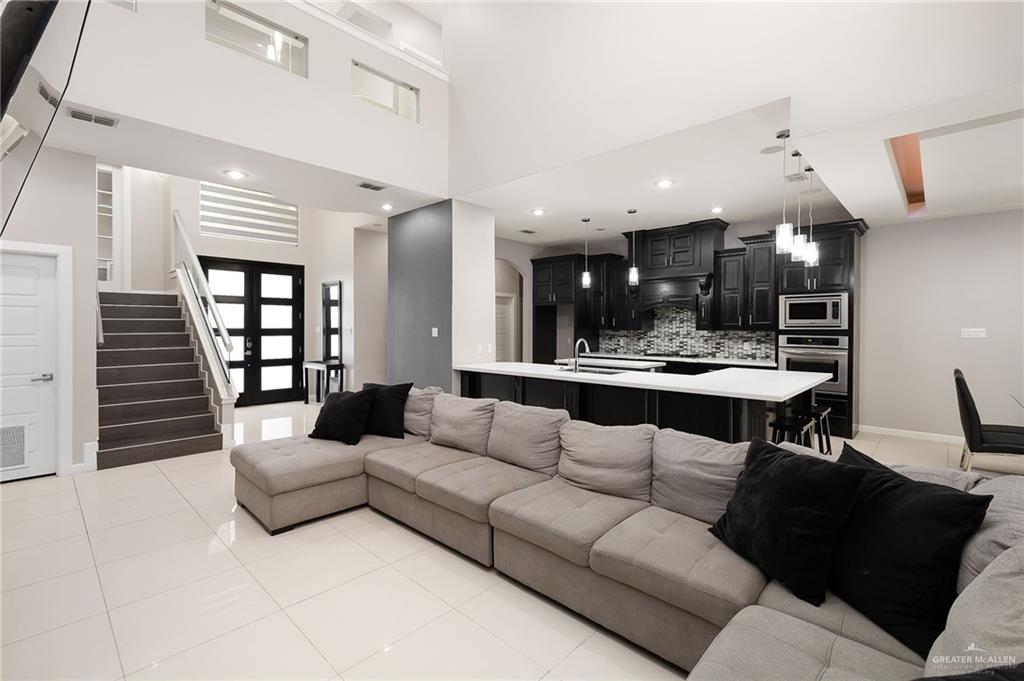 1014 Hill Country Road Edinburg, TX 78539 - Photo 3 of 31 a living room with furniture and kitchen view