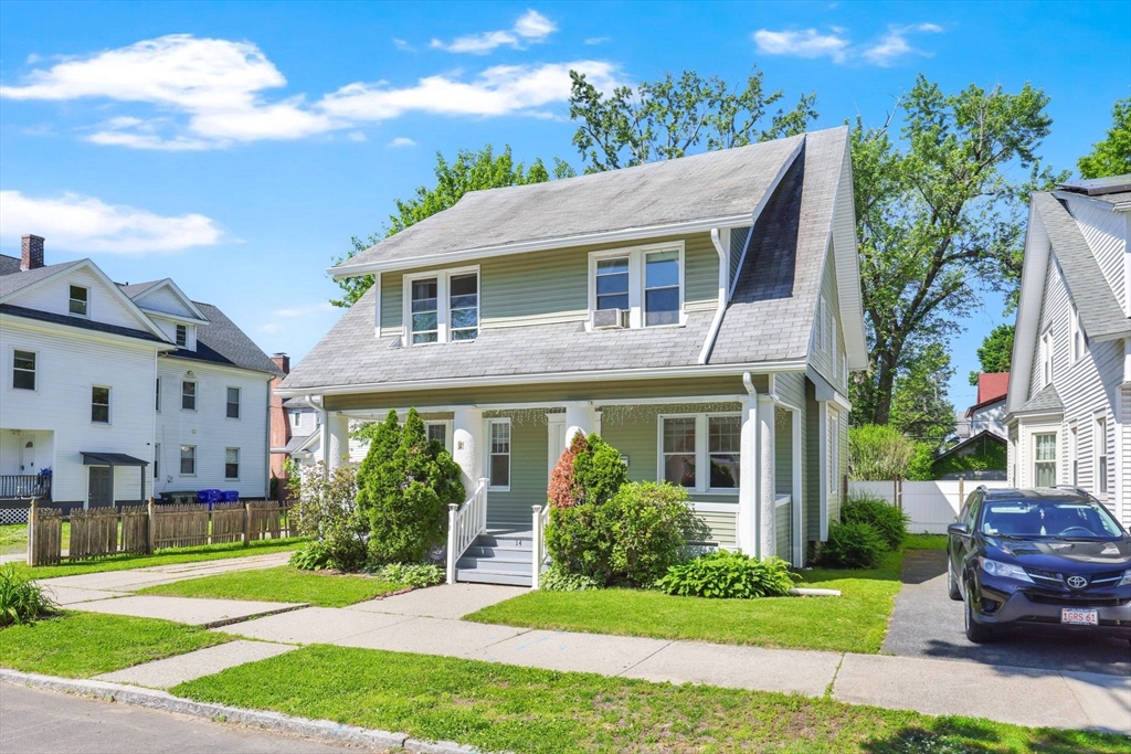 14 Herman Street Springfield, MA 01108 - Photo 3 of 42