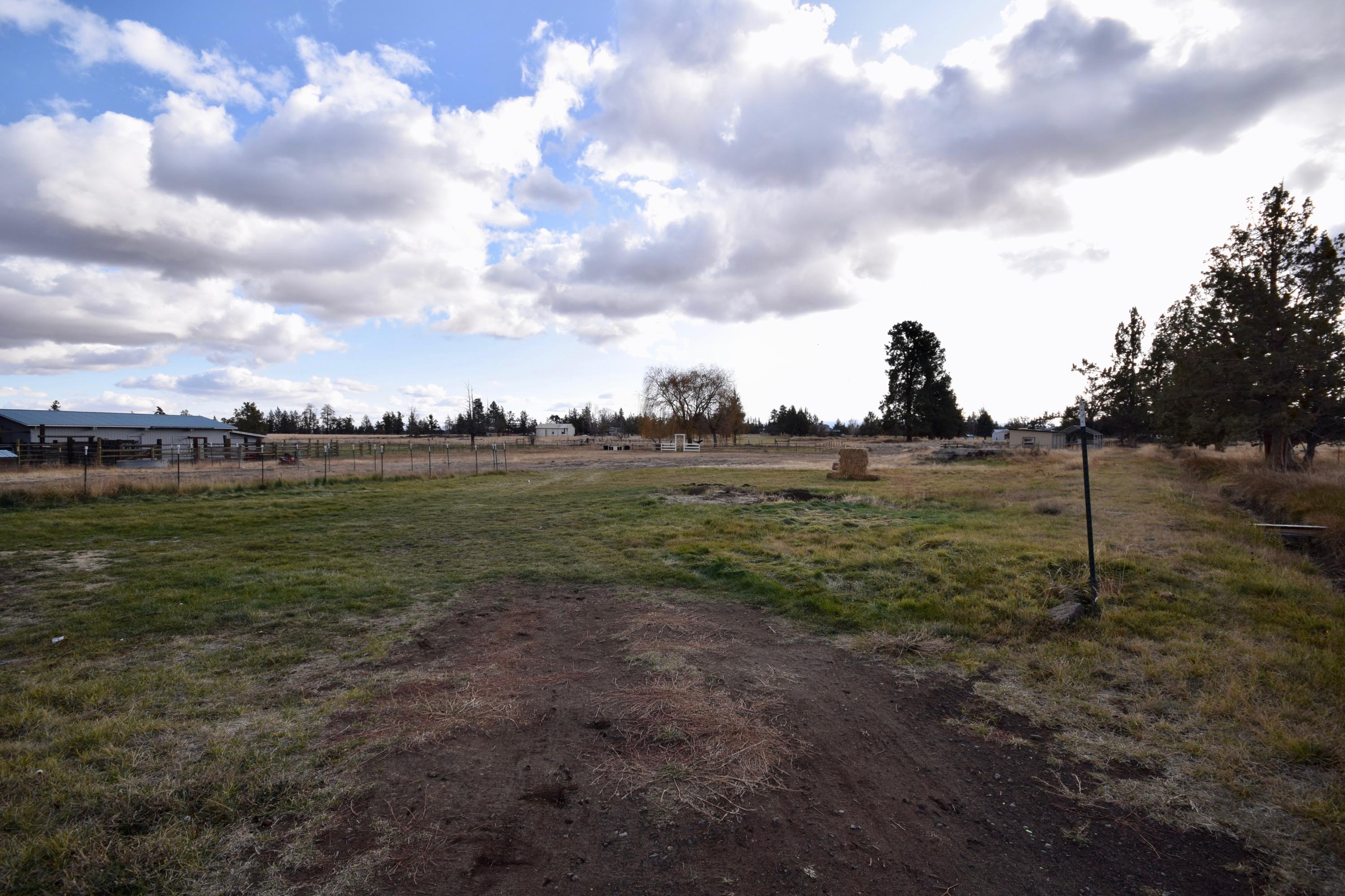22169 Nelson Road Bend, OR 97701 - Photo 33 of 42 DSC_0041