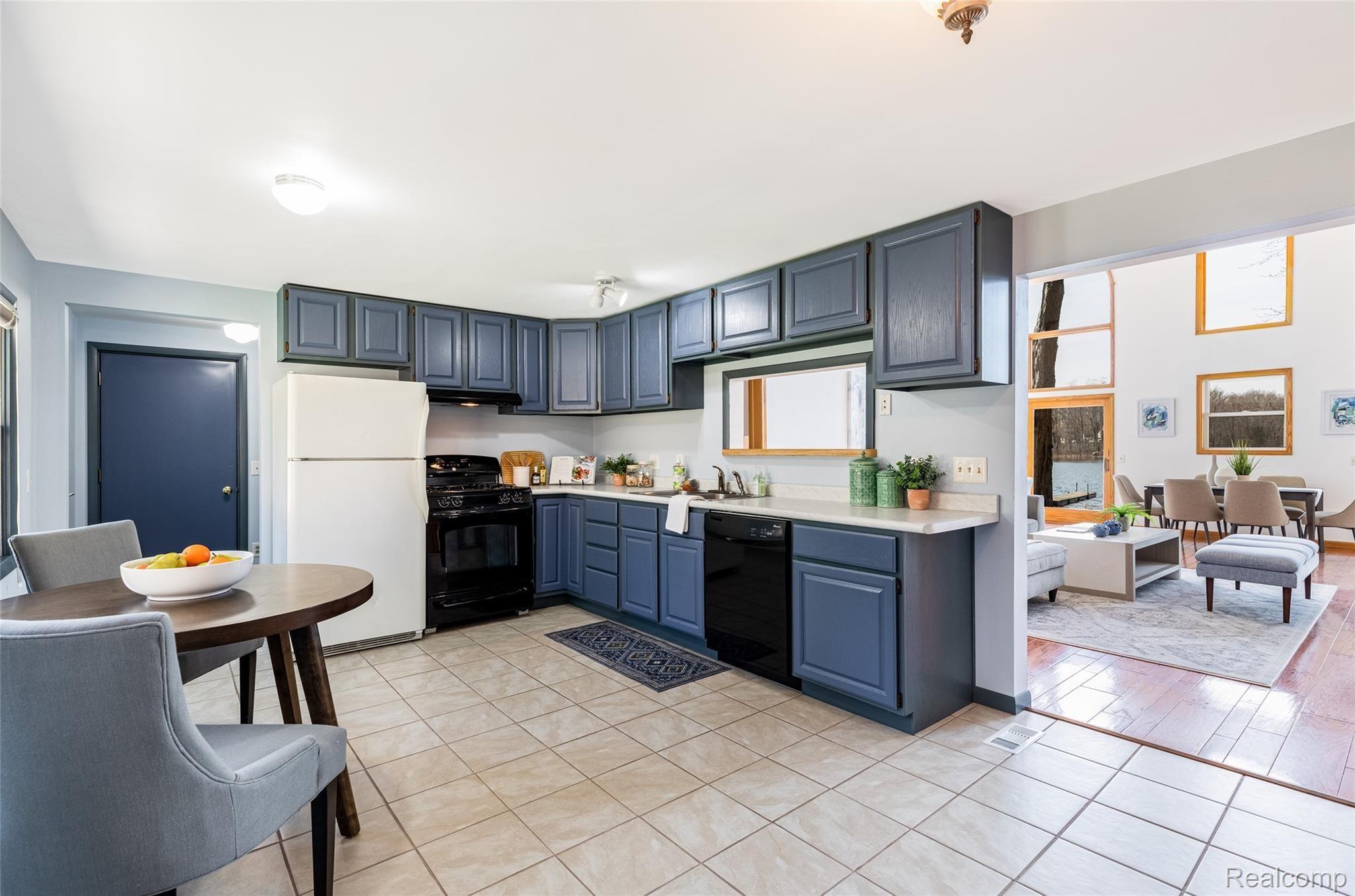 4100 Pardee Lake Road Howell, MI 48843 - Photo 15 of 35 14.Kitchen