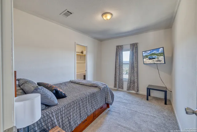 $599,000 | 3049 North Little Creek Road, Utopia, TX 78884