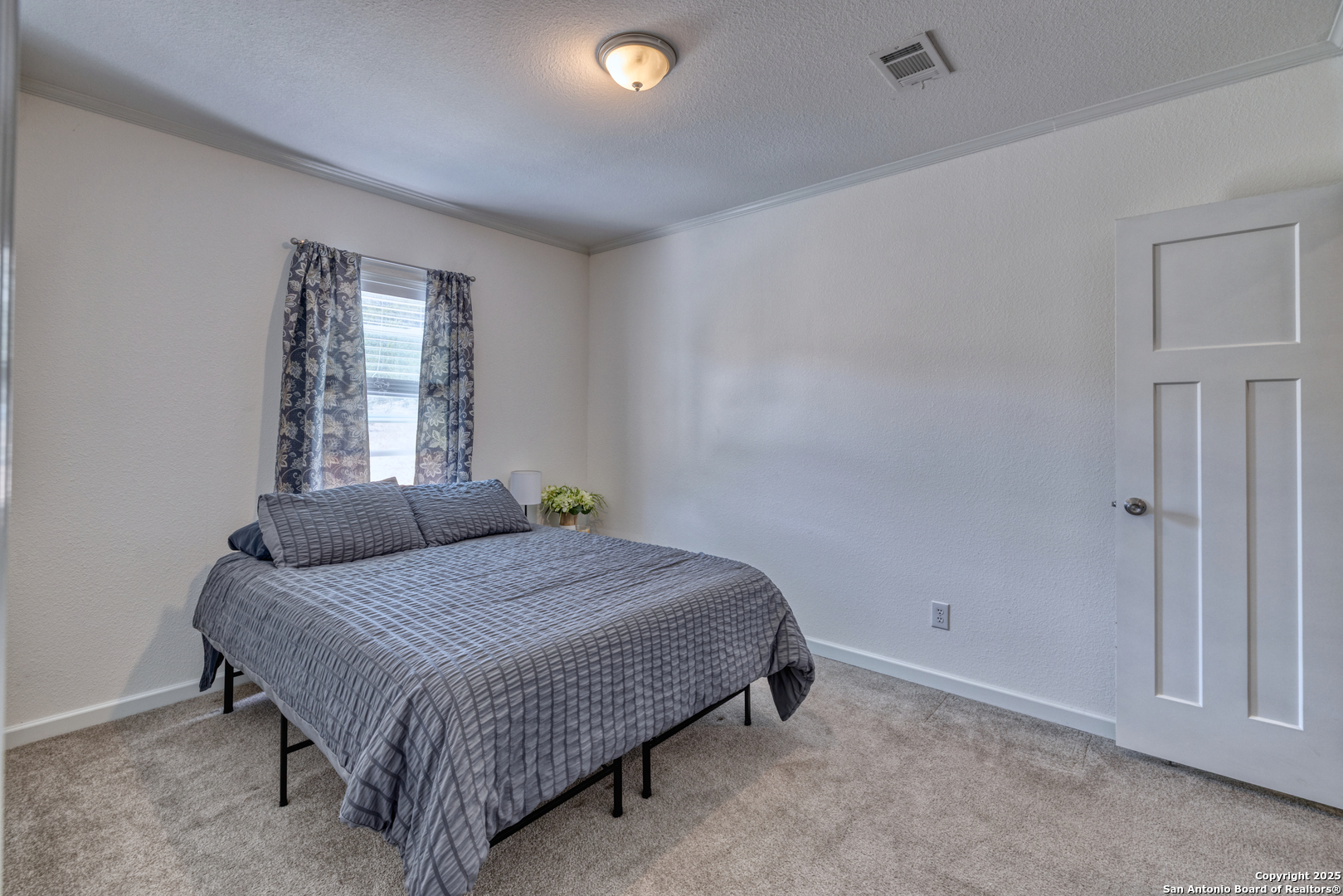 3049 North Little Creek Road Utopia, TX 78884 - Photo 21 of 38 a bedroom with a bed and a window