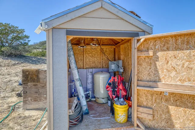 $599,000 | 3049 North Little Creek Road, Utopia, TX 78884