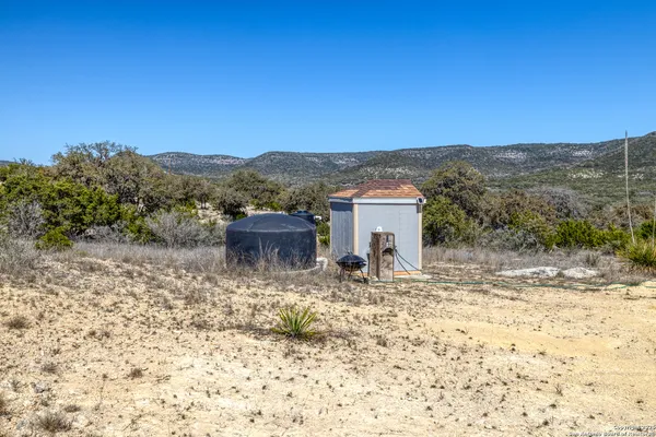 a view of a yard with a house