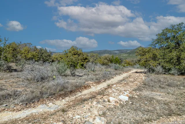 $599,000 | 3049 North Little Creek Road, Utopia, TX 78884