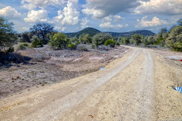 $599,000 | 3049 North Little Creek Road, Utopia, TX 78884