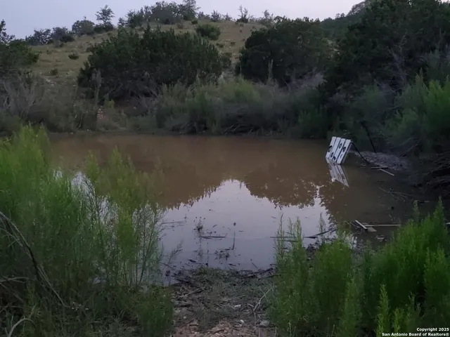 $599,000 | 3049 North Little Creek Road, Utopia, TX 78884