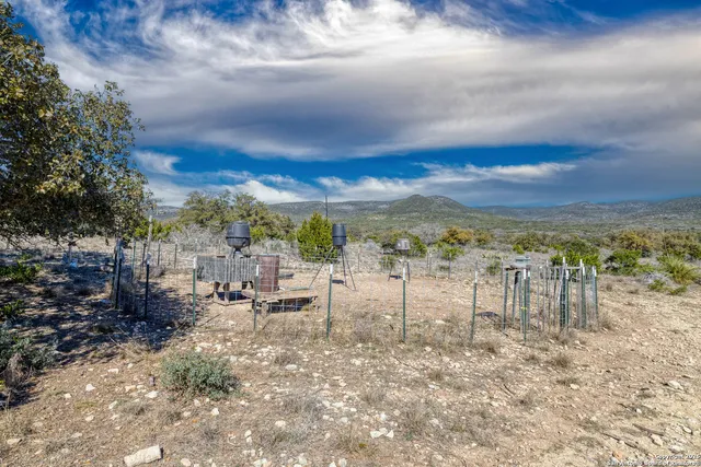 $599,000 | 3049 North Little Creek Road, Utopia, TX 78884