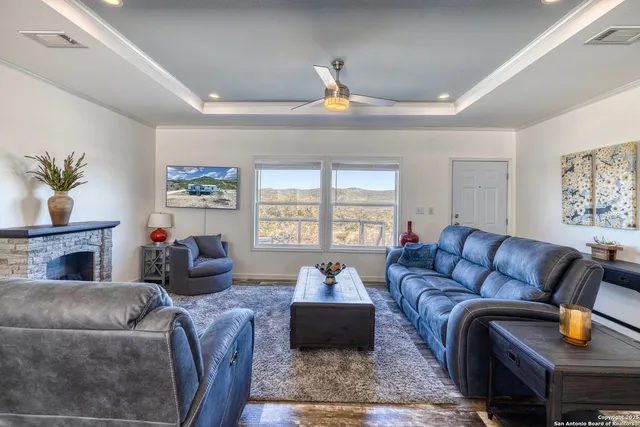 $599,000 | 3049 North Little Creek Road, Utopia, TX 78884