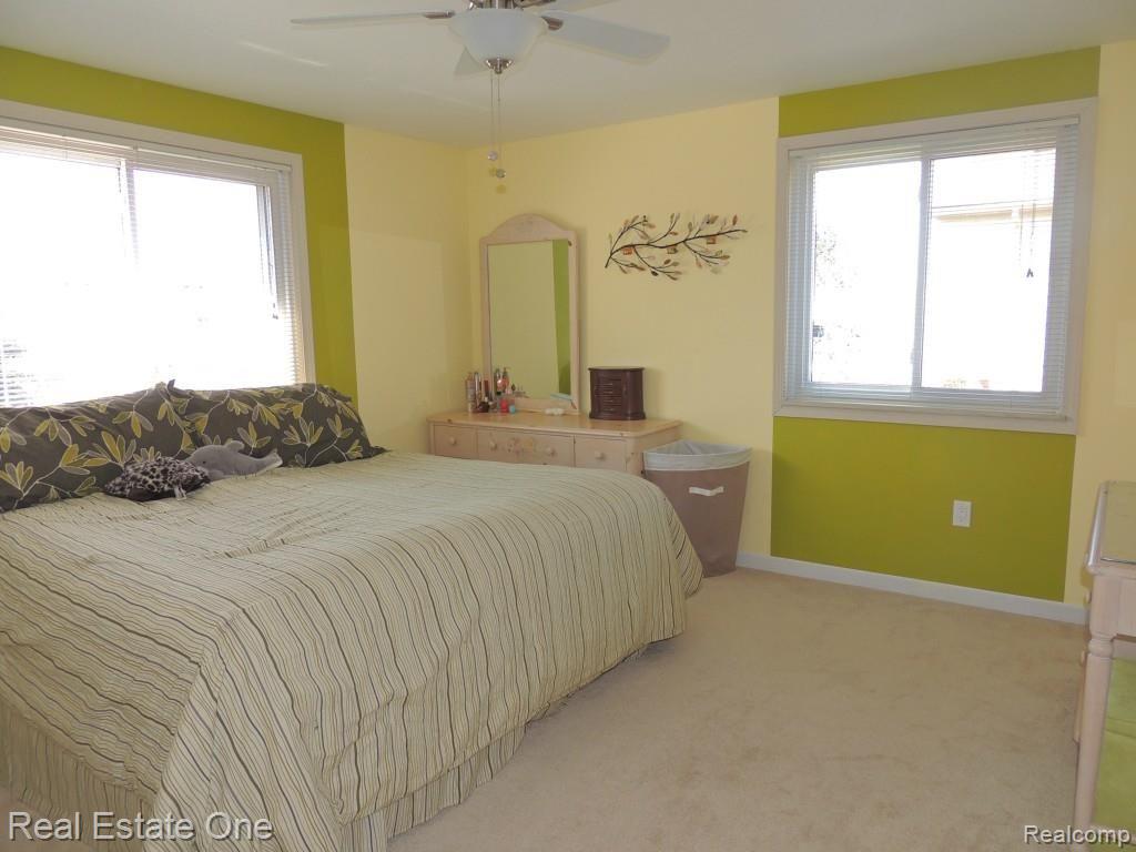 646 Abbey Court Rochester, MI 48307 - Photo 25 of 44 UPPER BEDROOM