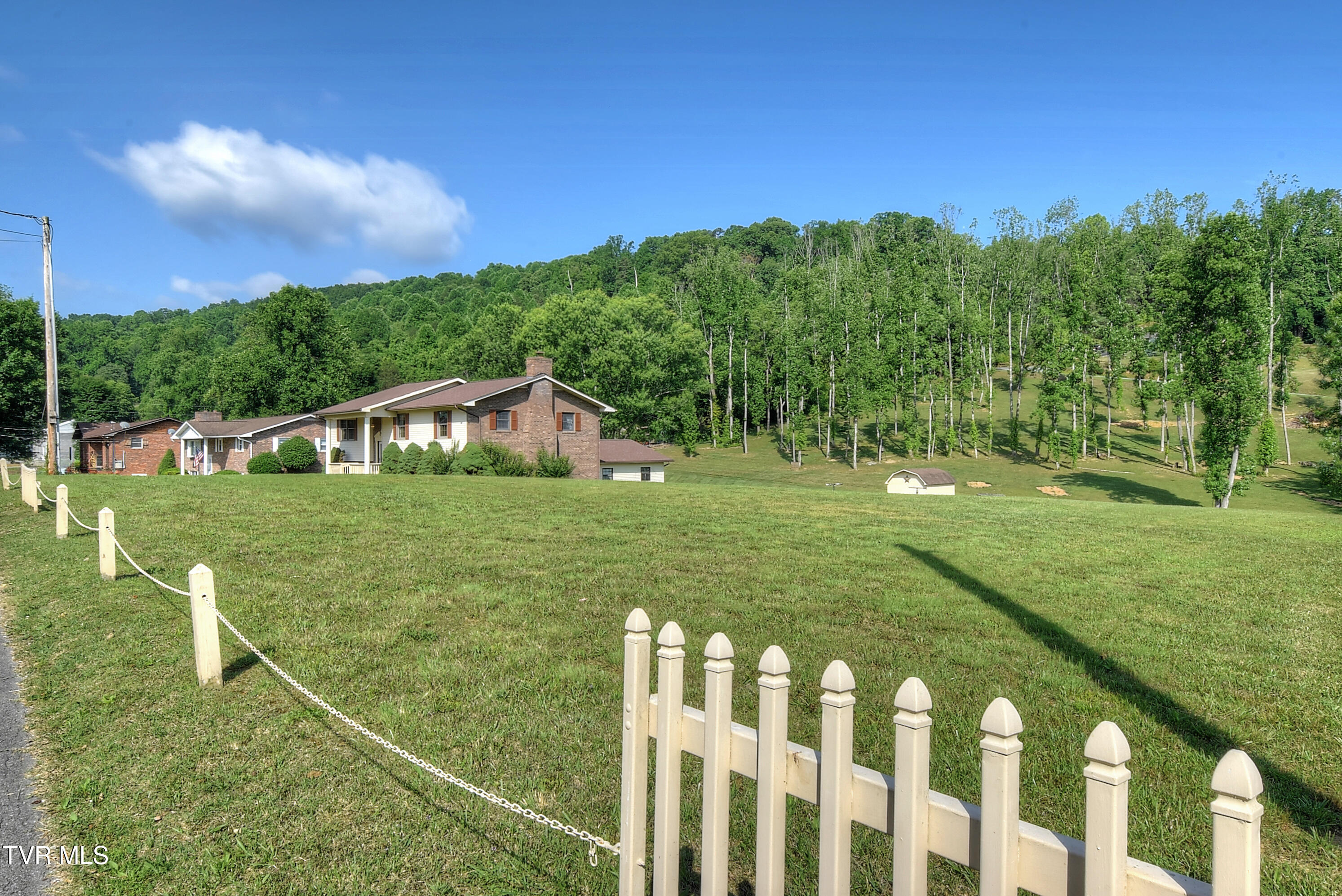 146 Clay Little Road Elizabethton, TN 37643 - Photo 4 of 54 4