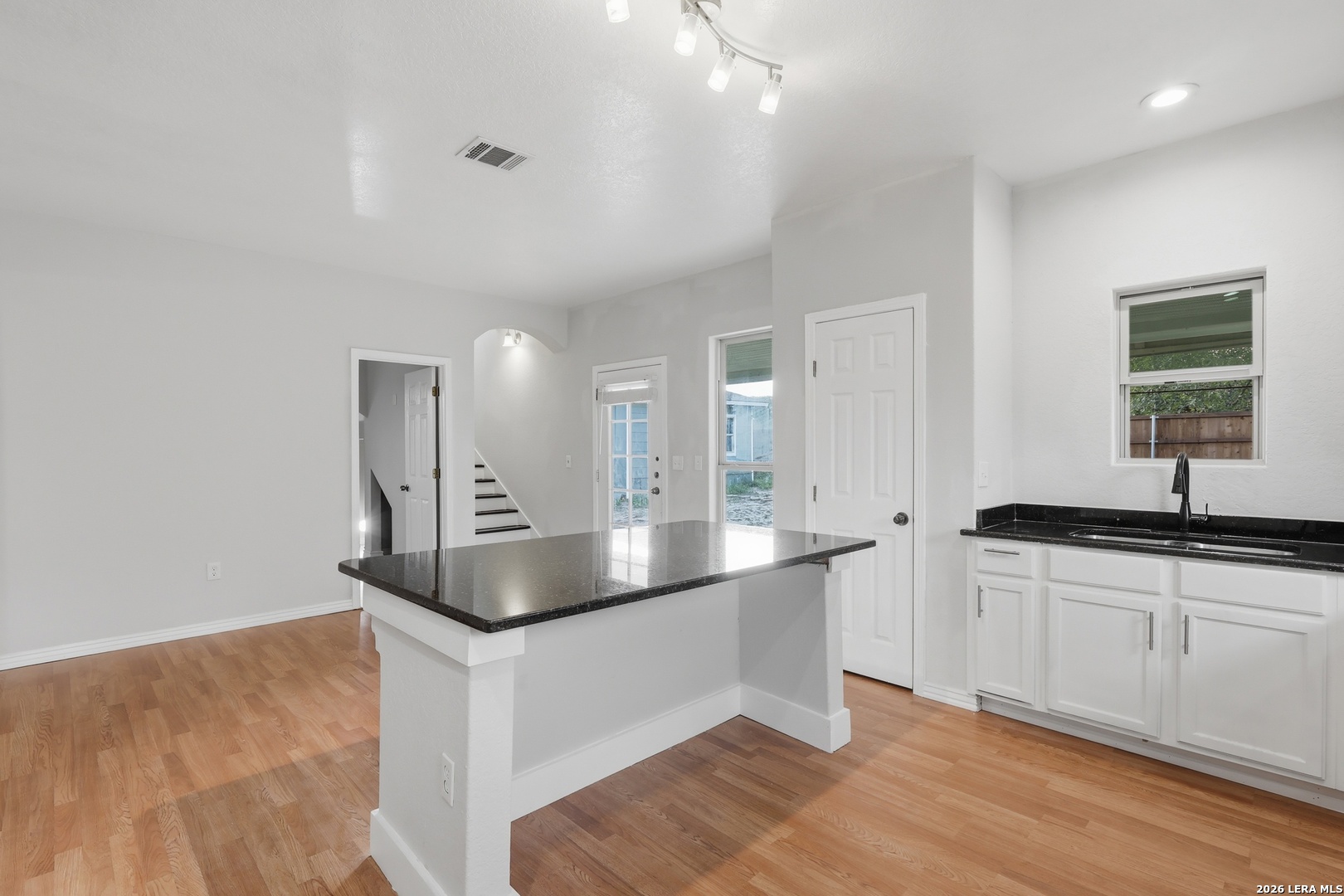 2011 Mesquite Ridge San Antonio, TX 78264 - Photo 10 of 33