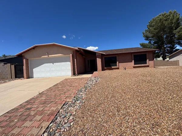 $1,595 | 4877 Los Reyes Drive, Sierra Vista, AZ 85635