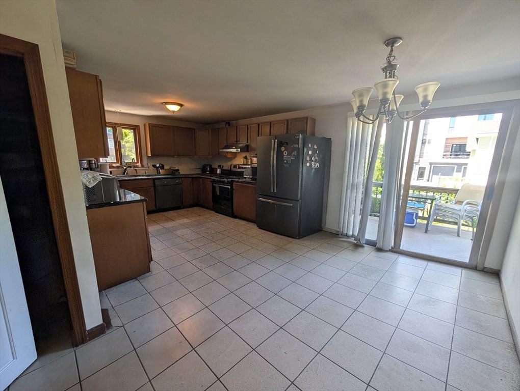 2 Myrtle Street, Unit 2 Somerville, MA 02145 - Photo 5 of 24