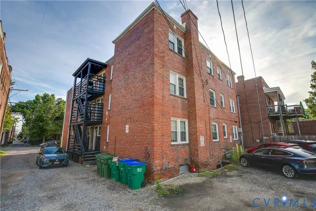 a car parked in front of a building