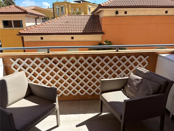 $950,000 | 90 Alton Road, Unit 303, Miami Beach, FL 33139