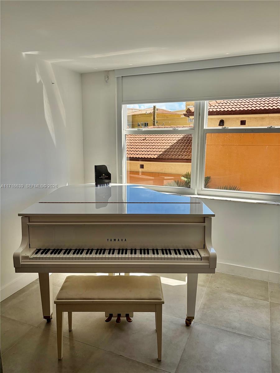 90 Alton Road, Unit 303 Miami Beach, FL 33139 - Photo 3 of 11