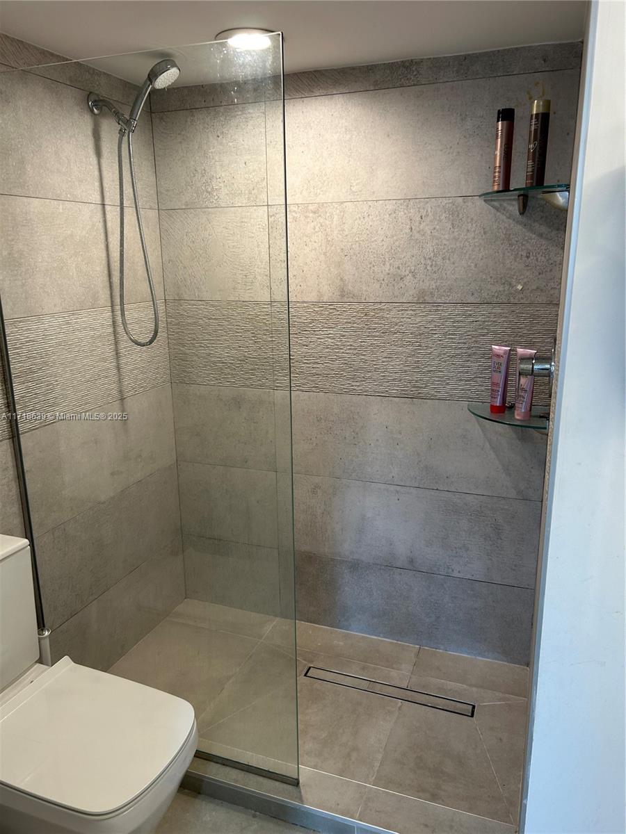 90 Alton Road, Unit 303 Miami Beach, FL 33139 - Photo 5 of 23