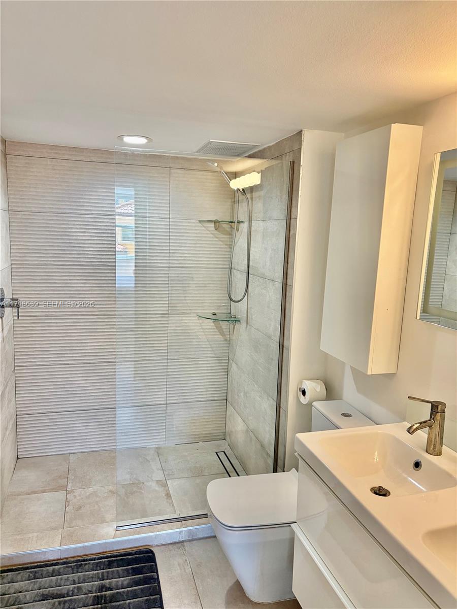 90 Alton Road, Unit 303 Miami Beach, FL 33139 - Photo 10 of 11