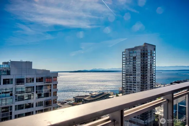 $590,000 | 2033 2nd Avenue, Unit 2010, Seattle, WA 98121