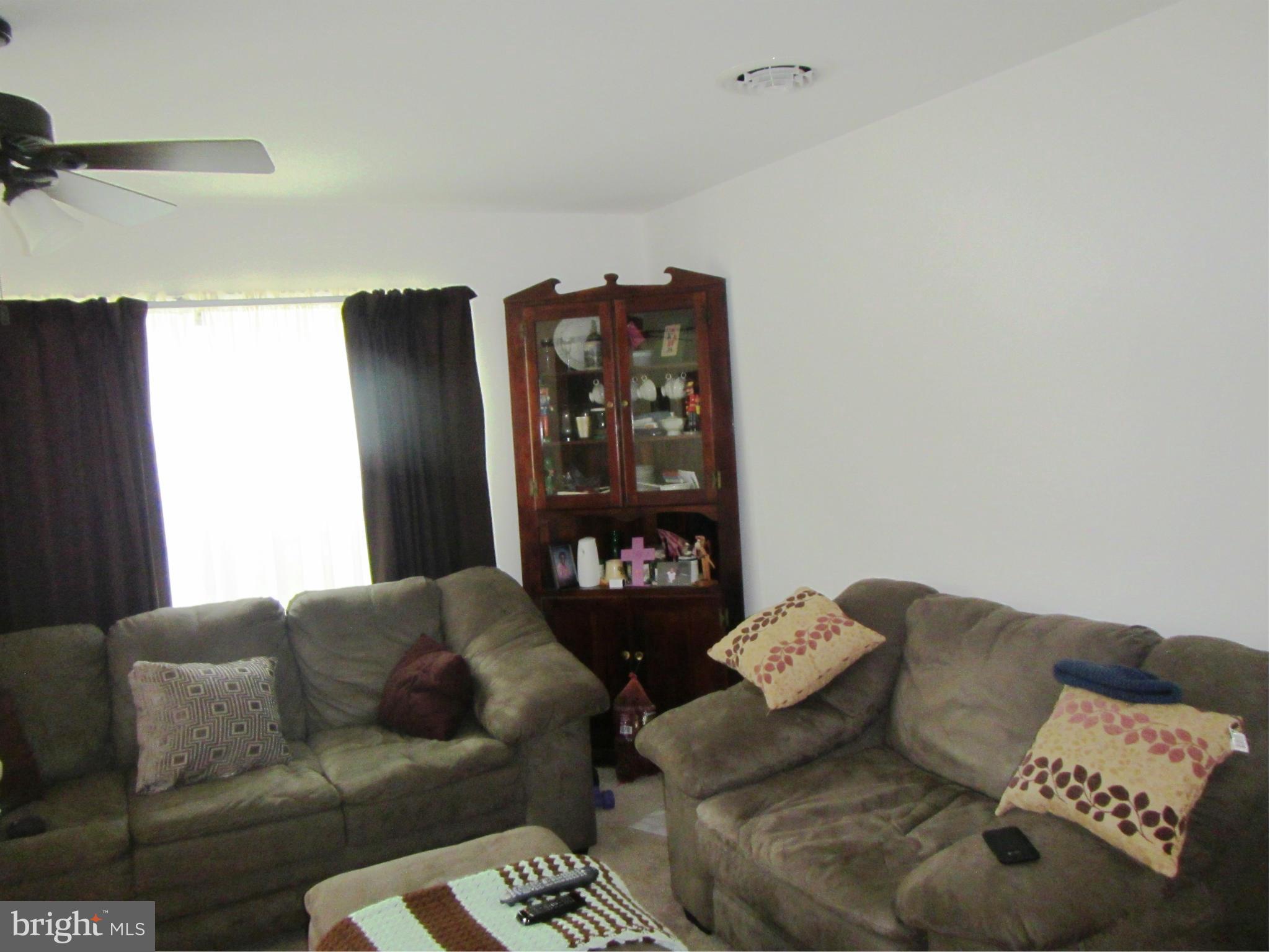821 Arrington Road Queenstown, MD 21658 - Photo 5 of 25 Living Room