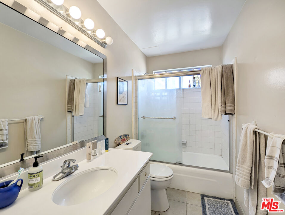 440 Raymond Avenue, Unit 1 Santa Monica, CA 90405 - Photo 11 of 14 a bathroom with a sink toilet and shower