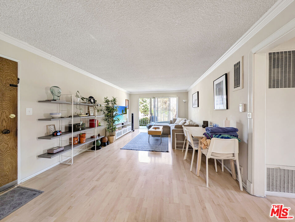 440 Raymond Avenue, Unit 1 Santa Monica, CA 90405 - Photo 5 of 14 a dining room with furniture and a wooden floor