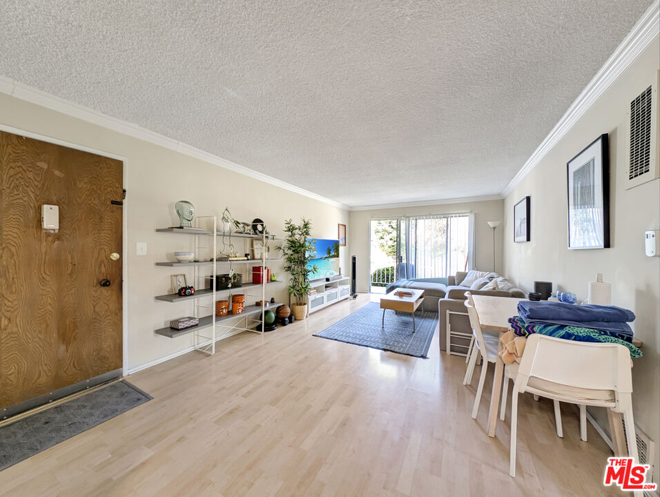 440 Raymond Avenue, Unit 1 Santa Monica, CA 90405 - Photo 8 of 14 a living room with furniture and a wooden floor